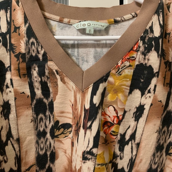 Women casual top - Picture 2 of 2